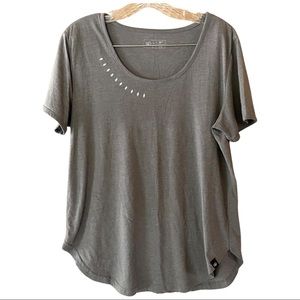 Women’s gray short sleeve scoop neck tee shirt, size large